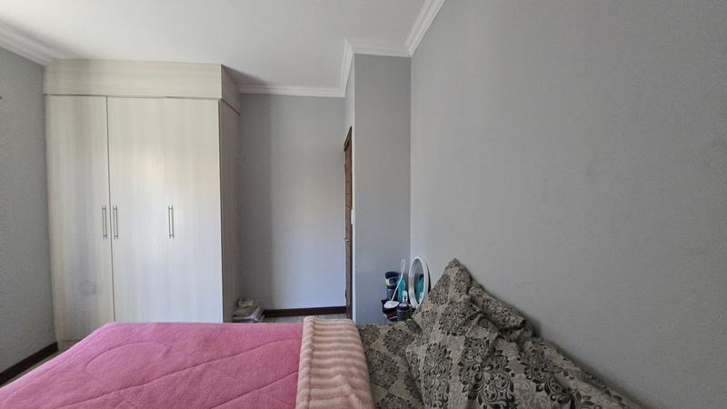 2 Bedroom Property for Sale in Gateway Manor North West